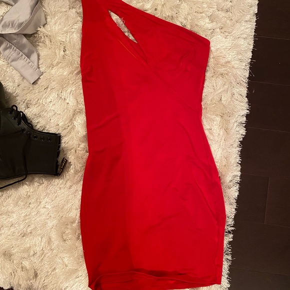 Red one shoulder dress - Picture 3 of 3